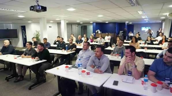 Turma da B7 em imersão presencial